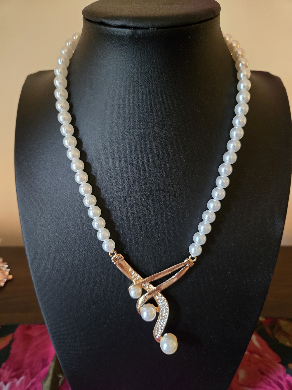Pearl Necklace with Gold-Tone Swirl Pendant - Elegant White Pearls